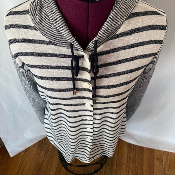 Brochure hooded striped thin sweater​ - Picture 4 of 10